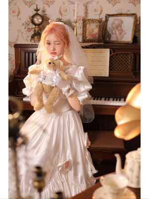 婚纱女孩
来源：小红书@付慧琳
侵权删