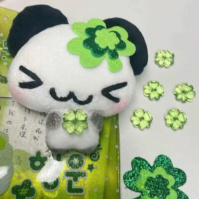 绿色系四叶草背景图