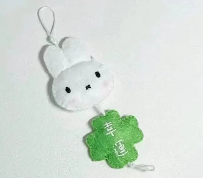 绿色系四叶草背景图