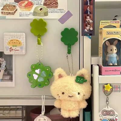 绿色系四叶草背景图