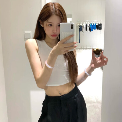 女