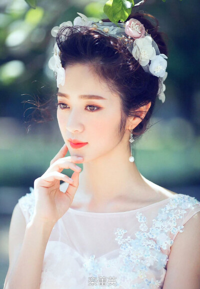 栾蕾英