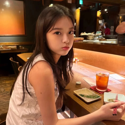 女