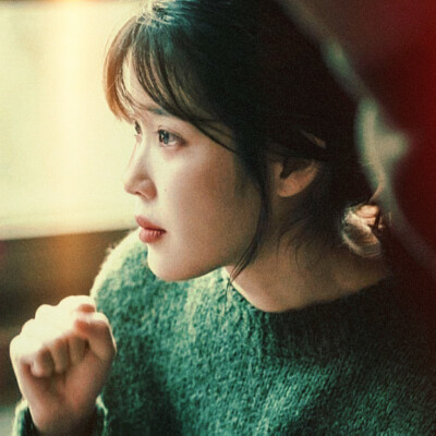 ： “我無法用文字來形容你的遙遠和清冷，你不說話，就好像在我的心裡下了一場雪。”
