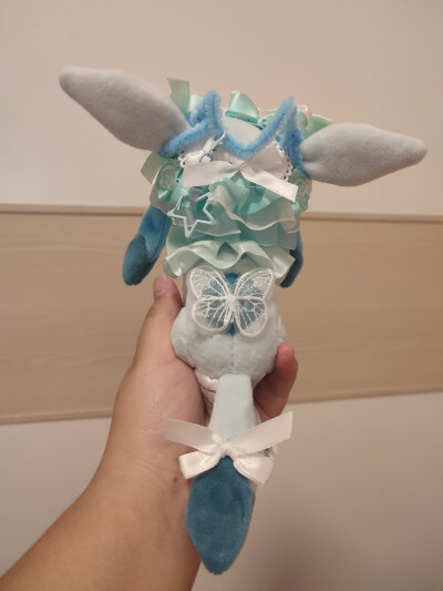 看到闲鱼上的老师的作品，自己也DIY了一下。昨晚搞的弄了一手胶水，感觉还没有原来好看