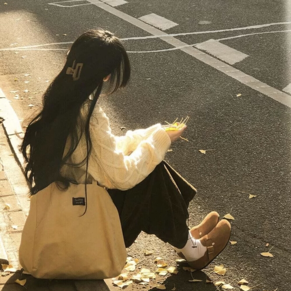 影子向玫瑰献忱落日与夕阳亲抚迟暮