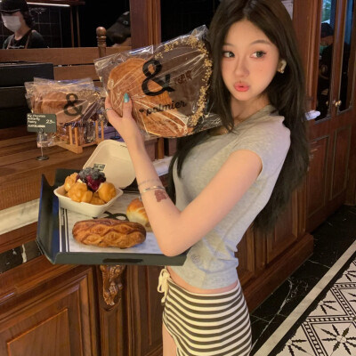 女