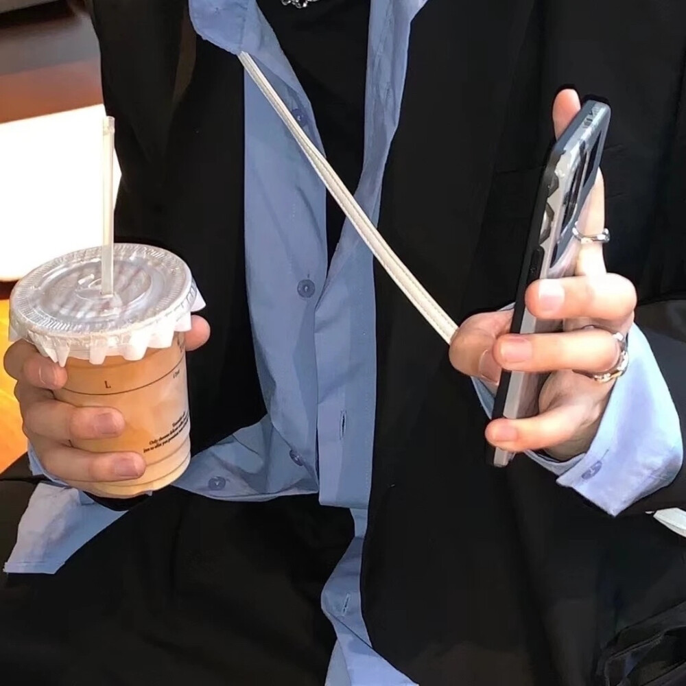 我养的猫长大了茶树也结了茶