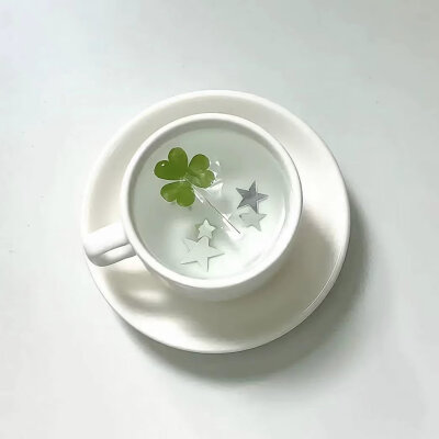 绿色系四叶草背景图