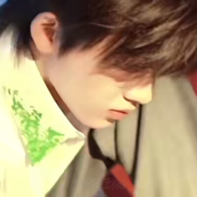 她不会站在你面前