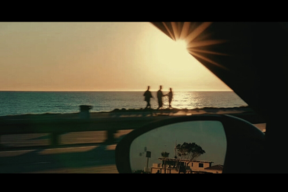 ： “我無法用文字來形容你的遙遠和清冷，你不說話，就好像在我的心裡下了一場雪。”
