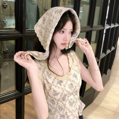 女