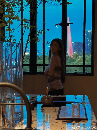 罗拉