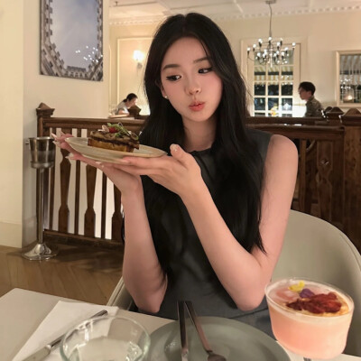 女