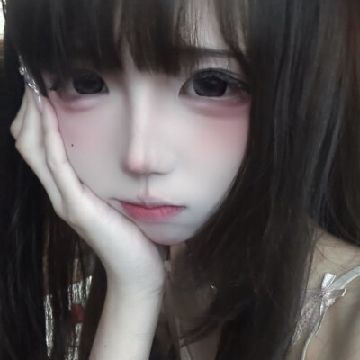 亲爱的你，好久不见在这段失联的日子里你有没有想过我，恨也好想也罢，都感谢你出现在那一段时光里，那一段难忘的回忆，但不要一辈子都被困在过去，不要一辈子都活在过去，最后希望你得不到真正的快乐与幸福，因为，…