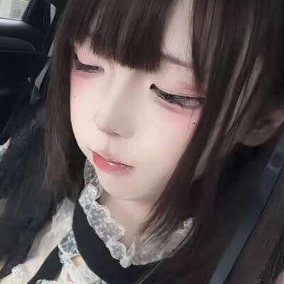 亲爱的你，好久不见在这段失联的日子里你有没有想过我，恨也好想也罢，都感谢你出现在那一段时光里，那一段难忘的回忆，但不要一辈子都被困在过去，不要一辈子都活在过去，最后希望你得不到真正的快乐与幸福，因为，…
