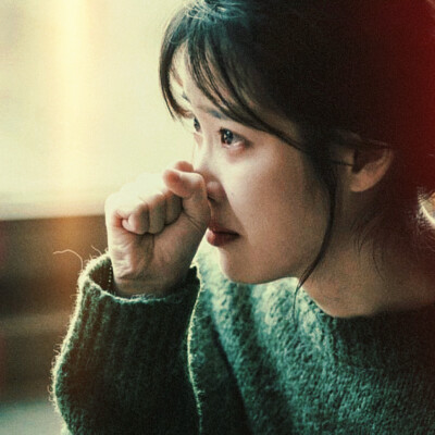 ： “我無法用文字來形容你的遙遠和清冷，你不說話，就好像在我的心裡下了一場雪。”
