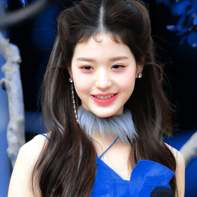 @得能夫人
一声闺 一生闺
️永忆你我情谊
远近心里不离
好友一生不弃
闺中幽幽细语
蜜情同赏天地
谁都不能欺负我闺闺，她是我罩的，懂！