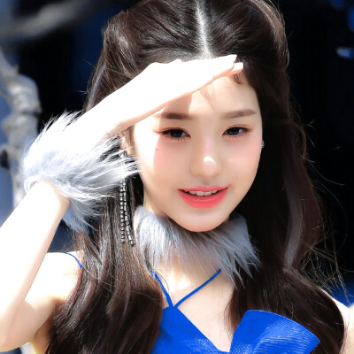 @得能夫人
一声闺 一生闺
️永忆你我情谊
远近心里不离
好友一生不弃
闺中幽幽细语
蜜情同赏天地
谁都不能欺负我闺闺，她是我罩的，懂！