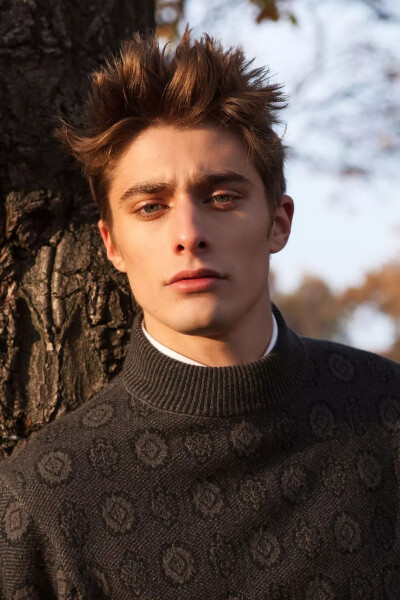 马克桑斯·达奈-弗伟尔
Maxence Danet-Fauvel