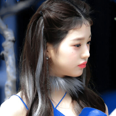 @得能夫人
一声闺 一生闺
️永忆你我情谊
远近心里不离
好友一生不弃
闺中幽幽细语
蜜情同赏天地
谁都不能欺负我闺闺，她是我罩的，懂！