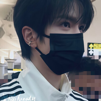 白色阿迪男