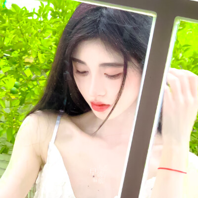 鞠婧祎