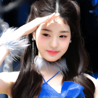 @得能夫人
一声闺 一生闺
️永忆你我情谊
远近心里不离
好友一生不弃
闺中幽幽细语
蜜情同赏天地
谁都不能欺负我闺闺，她是我罩的，懂！