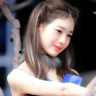 这是我的闺@边夫人
勿动勿碰勿扰 动她等于动我动我等于亖
你是維一 偏愛溫柔都給你
你若折我姐妹翅膀 我必毀你整個天堂