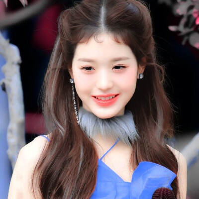 这是我的闺@边夫人
勿动勿碰勿扰 动她等于动我动我等于亖
你是維一 偏愛溫柔都給你
你若折我姐妹翅膀 我必毀你整個天堂