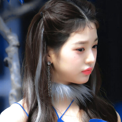 @得能夫人
一声闺 一生闺
️永忆你我情谊
远近心里不离
好友一生不弃
闺中幽幽细语
蜜情同赏天地
谁都不能欺负我闺闺，她是我罩的，懂！