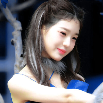 @得能夫人
一声闺 一生闺
️永忆你我情谊
远近心里不离
好友一生不弃
闺中幽幽细语
蜜情同赏天地
谁都不能欺负我闺闺，她是我罩的，懂！