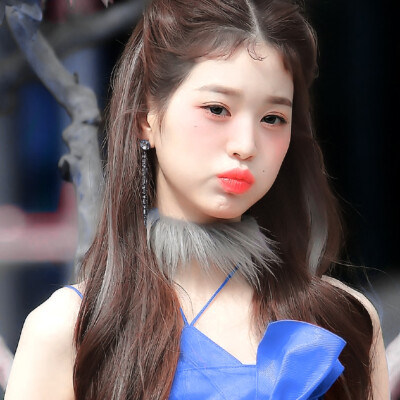 这是我的闺@边夫人
勿动勿碰勿扰 动她等于动我动我等于亖
你是維一 偏愛溫柔都給你
你若折我姐妹翅膀 我必毀你整個天堂