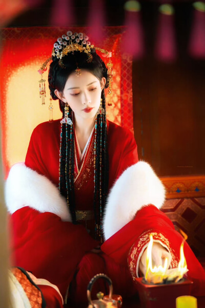 桃花映江山