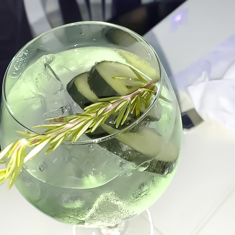 *大王叫我来巡山
王星越
背景图cr早就偏航了