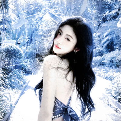 * 我要逃到只有音乐的地方
鞠婧祎
背景图cr早就偏航了
