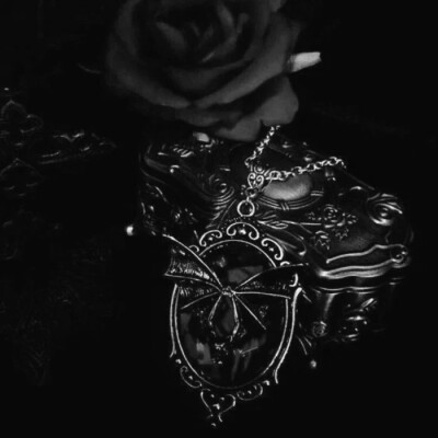 ☠᛭無数の糸.✝︎᛭＂ı|ı₊⁺バタフライ効菓.⁺₊✞Me and you〉