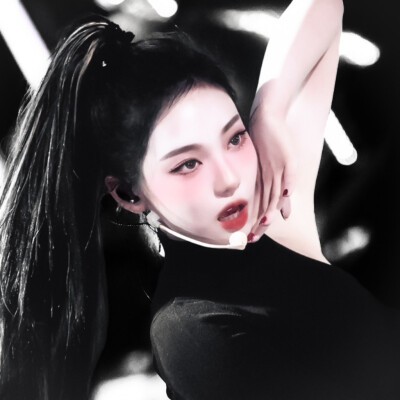  宁艺卓Ningning* “把心事说给月亮听吧，它会替我在这个世界爱你.”