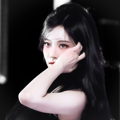  宁艺卓Ningning* “把心事说给月亮听吧，它会替我在这个世界爱你.”