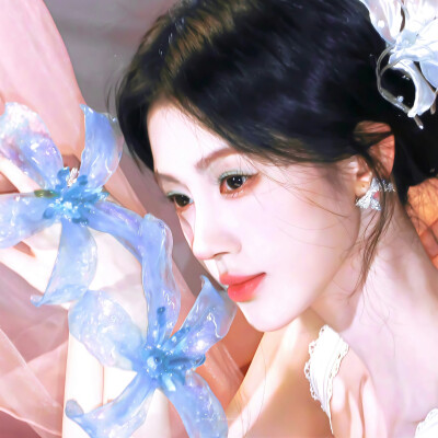 鞠婧祎