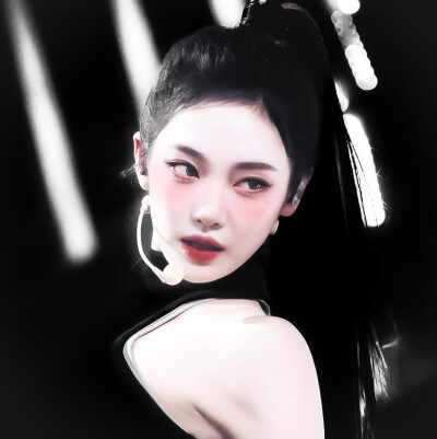  宁艺卓Ningning* “把心事说给月亮听吧，它会替我在这个世界爱你.”