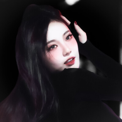  宁艺卓Ningning* “把心事说给月亮听吧，它会替我在这个世界爱你.”