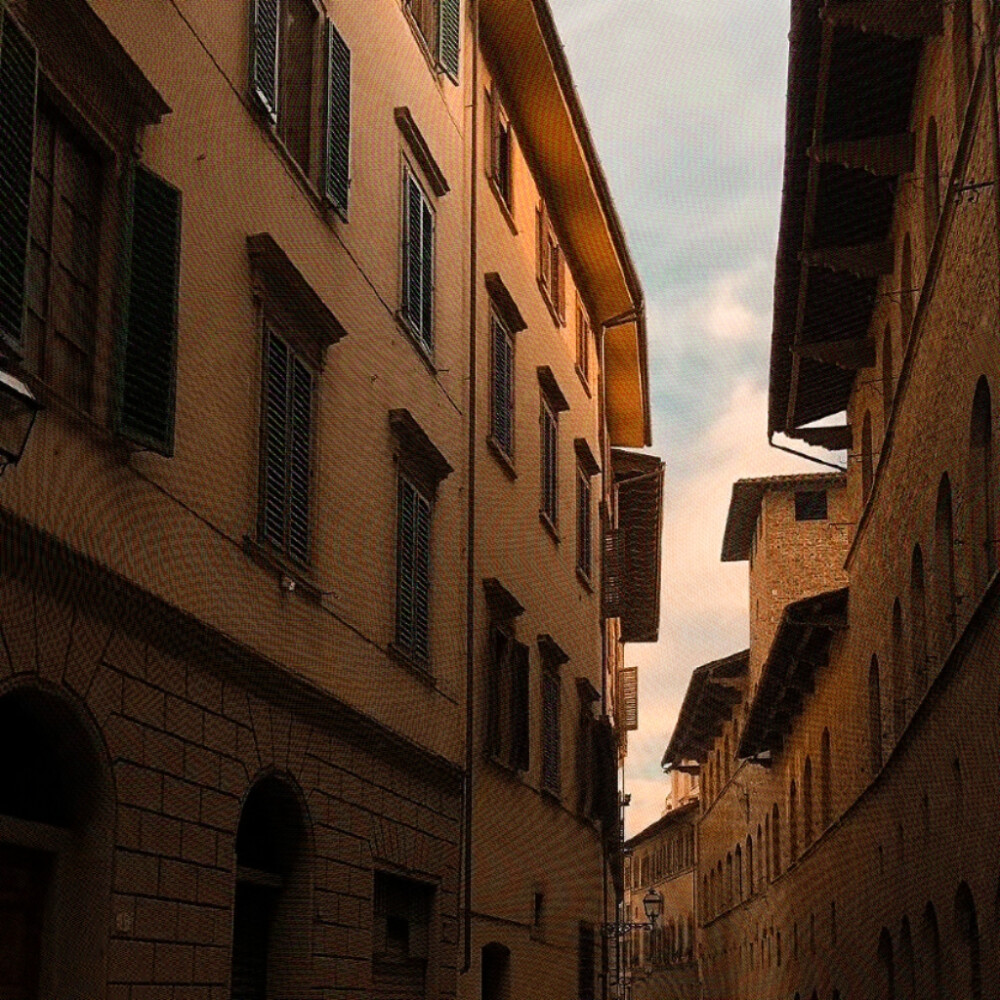 我想留住与你的每个瞬间但人生本来就是马不停蹄的相遇和错过