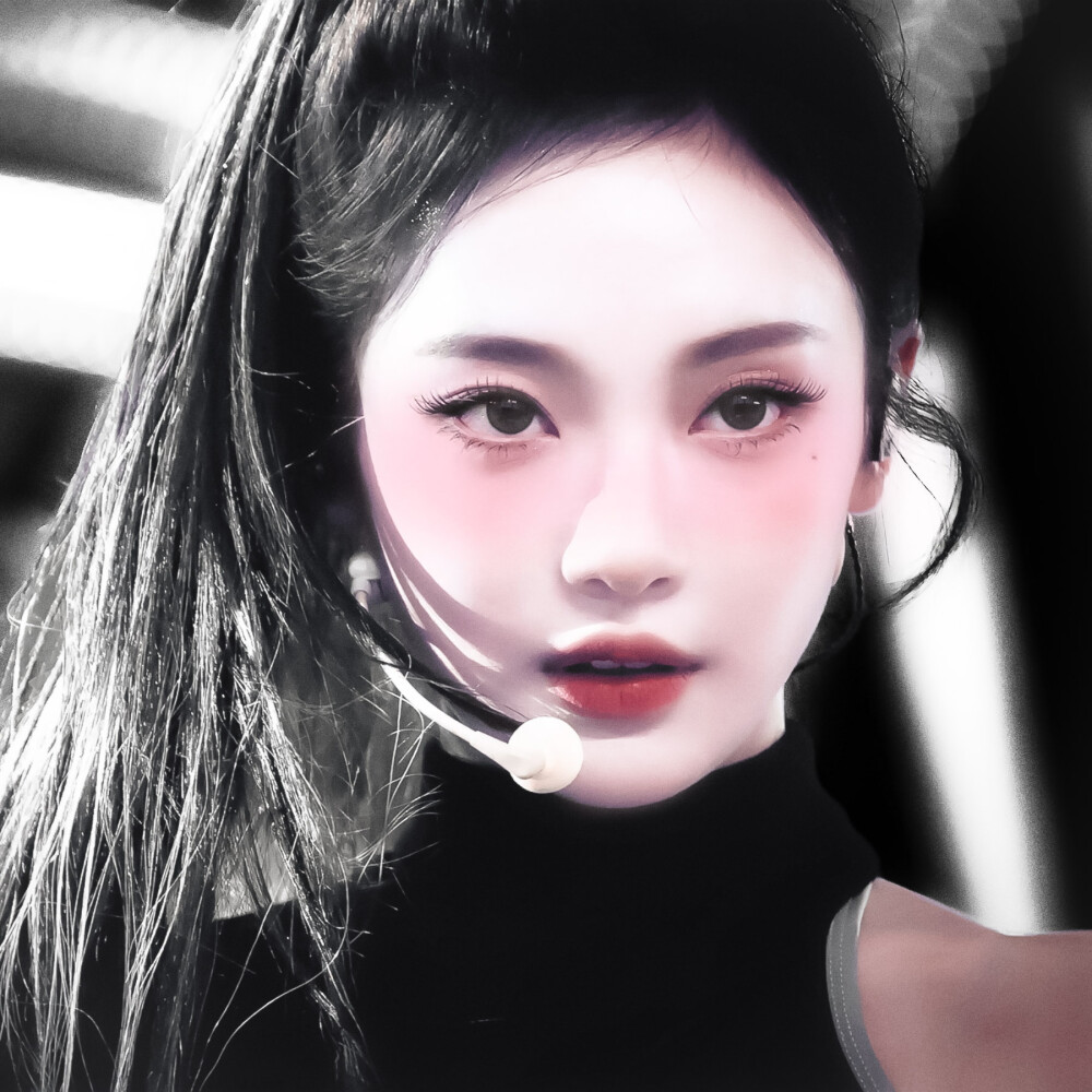  宁艺卓Ningning* “把心事说给月亮听吧，它会替我在这个世界爱你.”