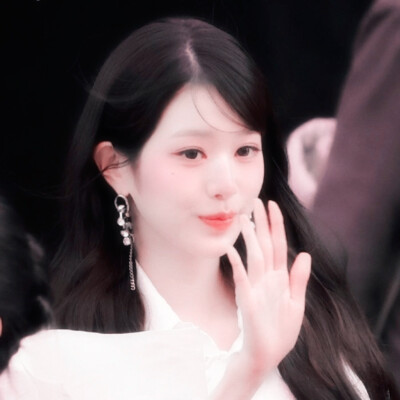 ʚ喜欢我就抱抱空气ʕ̯•͡˔•̯᷅ʔ毕竟我的可爱无处不在ɞ
cr：starwithtokki | 张元英