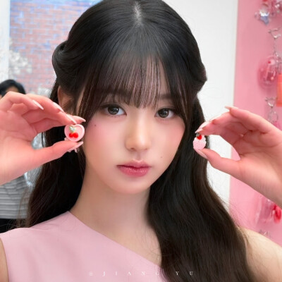 张元英头像