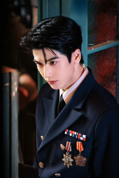 cr.Current丨张凌赫