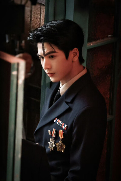 cr.Current丨张凌赫