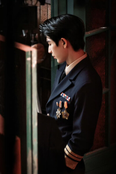 cr.Current丨张凌赫