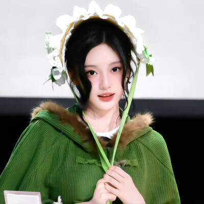 “街角的白山茶偷窥了少女的热爱。”